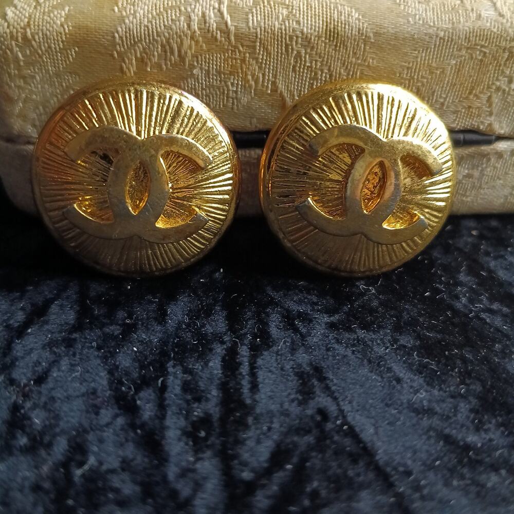 Chanel Vintage Gold-tone Sunburst Clip.on Earrings